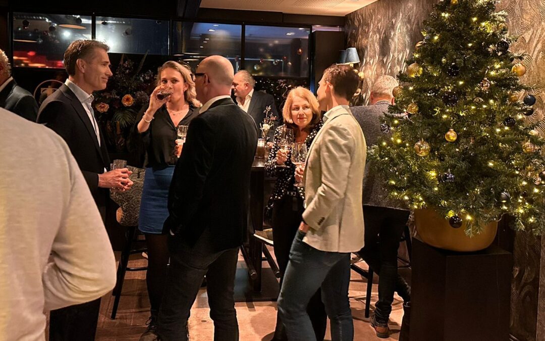 CEO diner in restaurant On the Rock