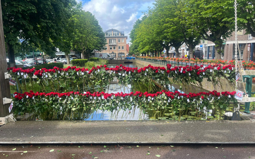 Ride for the Roses: Aalsmeerse brug kleurt rood!
