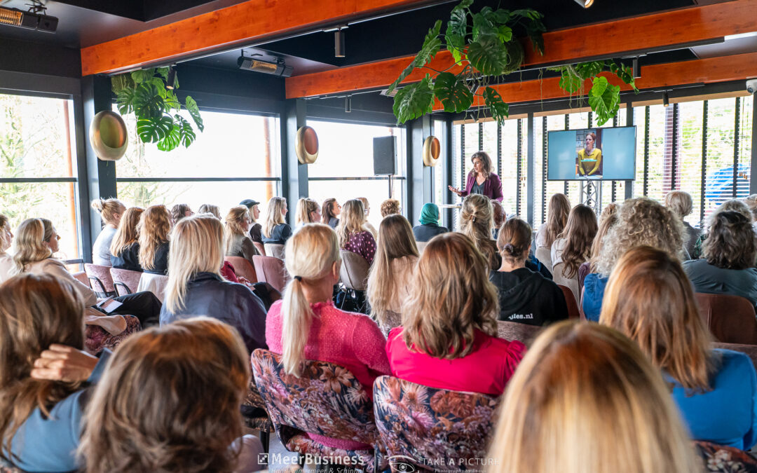 50 krachtige vrouwen samen tijdens het Business Bloom event